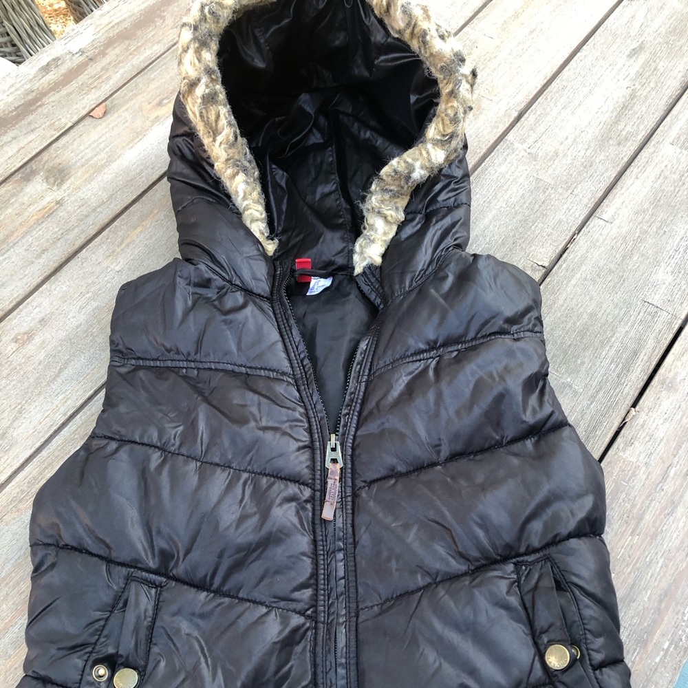 HOODED PUFFER VEST BLACK